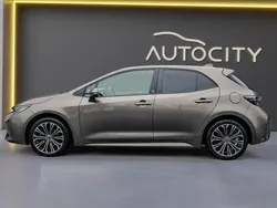 Grijs, metallic lak Gebruikt 2022 Toyota Corolla Team Hatchback | € 19.950 (Eerlijke prijs)