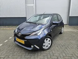 Gebruikt 2017 Toyota Aygo X-play Hatchback | € 9.749 (Eerlijke prijs)