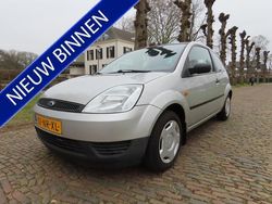 Grijs Gebruikt 2004 Ford Fiesta Celebration Hatchback | € 999 (Goede deal)