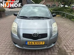 Grijs, metallic lak Gebruikt 2008 Toyota Yaris Hatchback | € 2.950 (Eerlijke prijs)