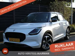 Pure white mineral grey two tone (wit metalli led dagrijverlichting Gebruikt 2025 Suzuki Swift Style Hatchback | € 26.950