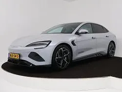 Grijs metallic Gebruikt 2025 BYD Seal Design Sedan | € 43.945 (Eerlijke prijs)