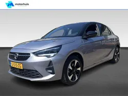 Grijs, metallic lak Gebruikt 2023 Opel Corsa-e GS Line Hatchback | € 19.945 (Eerlijke prijs)