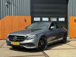 Grijs, metallic lak Gebruikt 2017 Mercedes E200 Premium Plus Sedan | € 25.995 (Super prijs)