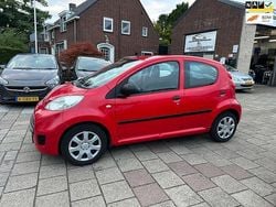 Rood Gebruikt 2011 Peugeot 107 Hatchback | € 2.200 (Goede deal)