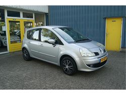 Grijs Gebruikt 2009 Renault Grand Modus Dynamique MPV | € 2.495 (Eerlijke prijs)