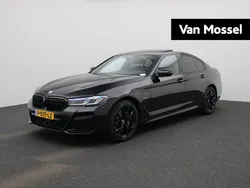 Zwart, metallic lak Gebruikt 2022 BMW 520 M Sport Sedan | € 36.945 (Eerlijke prijs)