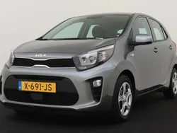 Grijs, metallic lak Gebruikt 2023 Kia Picanto Comfort Hatchback | € 12.990 (Goede deal)