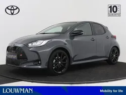 Grijs, metallic lak Nieuw 2025 Toyota Yaris Sport Hatchback | € 38.644 (Iets duurder)