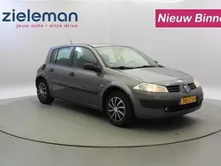 Grijs Gebruikt 2003 Renault Mégane II Expression Hatchback | € 845 (Eerlijke prijs)
