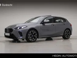 Grijs, metallic lak Gebruikt 2025 BMW 120 M Sport Hatchback | € 49.895 (Iets duurder)