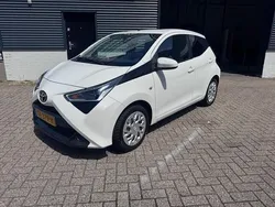 Wit Gebruikt 2018 Toyota Aygo X-play Hatchback | € 8.950 (Eerlijke prijs)