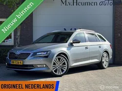 Grijs Gebruikt 2015 Skoda Superb Stationwagen | € 8.995