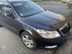 Zwart Gebruikt 2012 Skoda Octavia Ambition Stationwagen | € 4.200 (Super prijs)