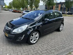Zwart Gebruikt 2013 Opel Corsa Cosmo Hatchback | € 4.995 (Eerlijke prijs)
