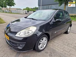 Zwart Gebruikt 2007 Renault Clio II Dynamique Hatchback | € 1.399 (Goede deal)