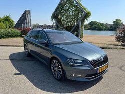 Grijs Gebruikt 2016 Skoda Superb Stationwagen | € 20.500 (Eerlijke prijs)