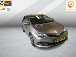 Bruin Gebruikt 2016 Toyota Auris Hybrid Executive Hatchback | € 15.950 (Eerlijke prijs)