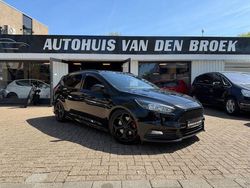 Zwart, metallic lak Gebruikt 2016 Ford Focus ST Stationwagen | € 17.745 (Goede deal)