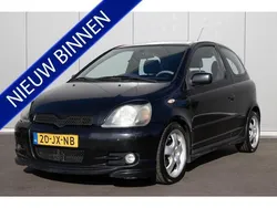 Zwart, metallic lak Gebruikt 2002 Toyota Yaris Sport Hatchback | € 3.945 (Eerlijke prijs)