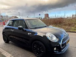 Zwart Gebruikt 2017 Mini Cooper Hatchback | € 15.000 (Eerlijke prijs)