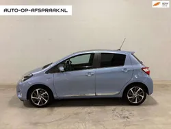 Blauw Gebruikt 2018 Toyota Yaris Hybrid Premium Hatchback | € 15.888 (Goede deal)