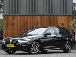 Zwart Gebruikt 2022 BMW 530e M Sport Stationwagen | € 39.995 (Goede deal)