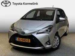 Grijs Gebruikt 2017 Toyota Yaris Hybrid Hatchback | € 14.950 (Eerlijke prijs)