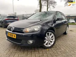 Zwart, metallic lak Gebruikt 2009 VW Golf VI Highline Hatchback | € 7.599 (Iets duurder)
