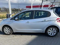 Zwart Gebruikt 2014 Peugeot 208 Envy Hatchback | € 5.800 (Eerlijke prijs)