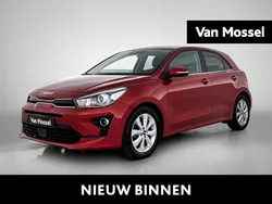 Rood Gebruikt 2022 Kia Rio Hatchback | € 17.400 (Eerlijke prijs)