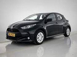 Donker zwart metallic Gebruikt 2024 Toyota Yaris Active Hatchback | € 22.745 (Eerlijke prijs)