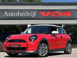 Rood, metallic lak Gebruikt 2024 Mini Cooper S Classic Hatchback | € 35.900