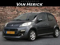 Grijs, metallic lak Gebruikt 2013 Peugeot 107 Active Hatchback | € 3.945 (Eerlijke prijs)