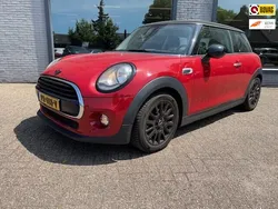 Rood Gebruikt 2017 Mini Cooper Business Hatchback | € 14.845 (Eerlijke prijs)