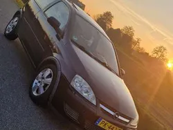 Zwart Gebruikt 2004 Opel Corsa Essentia Hatchback | € 950 (Eerlijke prijs)