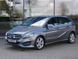Grijs, metallic lak Gebruikt 2017 Mercedes B180 Ambition MPV | € 11.450 (Eerlijke prijs)