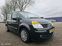 Zwart Gebruikt 2005 Renault Modus Authentique MPV | € 1.699 (Eerlijke prijs)