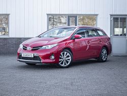 Rood Gebruikt 2014 Toyota Auris Hybrid Hatchback | € 12.750 (Eerlijke prijs)