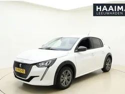 Wit Gebruikt 2023 Peugeot e-208 Style Hatchback | € 24.950 (Iets duurder)