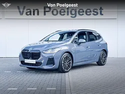 Sparkling copper grau metallic (grijs metallic) Nieuw 2025 BMW 220 M Sport Stationwagen | € 61.765