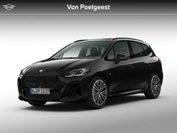 Saphirschwarz metallic (zwart metallic) Nieuw 2025 BMW 220 M Sport Stationwagen | € 62.320 (Duur)