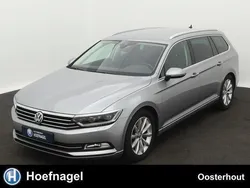 Grijs, metallic lak Gebruikt 2018 VW Passat Highline Stationwagen | € 22.900 (Iets duurder)