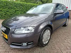 Grijs, metallic lak Gebruikt 2011 Audi A3 Attraction Hatchback | € 8.950 (Iets duurder)