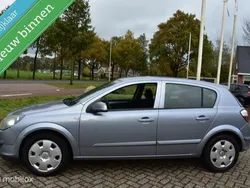 Grijs Gebruikt 2005 Opel Astra Enjoy Hatchback | € 999 (Goede deal)