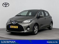 Grijs Gebruikt 2016 Toyota Yaris Hybrid Hatchback | € 14.950 (Eerlijke prijs)
