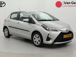 Grijs Gebruikt 2020 Toyota Yaris Hybrid Active Hatchback | € 18.499 (Eerlijke prijs)