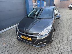 Grijs (metallic) Gebruikt 2017 Peugeot 208 Hatchback | € 3.495 (Super prijs)