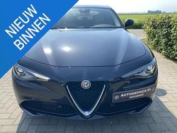 , metallic lak Gebruikt 2018 Alfa Romeo Giulia Veloce Sedan | € 28.450 (Eerlijke prijs)