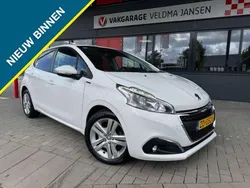 Wit Gebruikt 2019 Peugeot 208 Signature Sky Hatchback | € 10.750 (Eerlijke prijs)